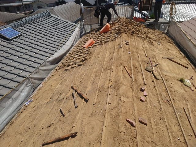 稲美町の瓦撤去後あらわになった防水シート